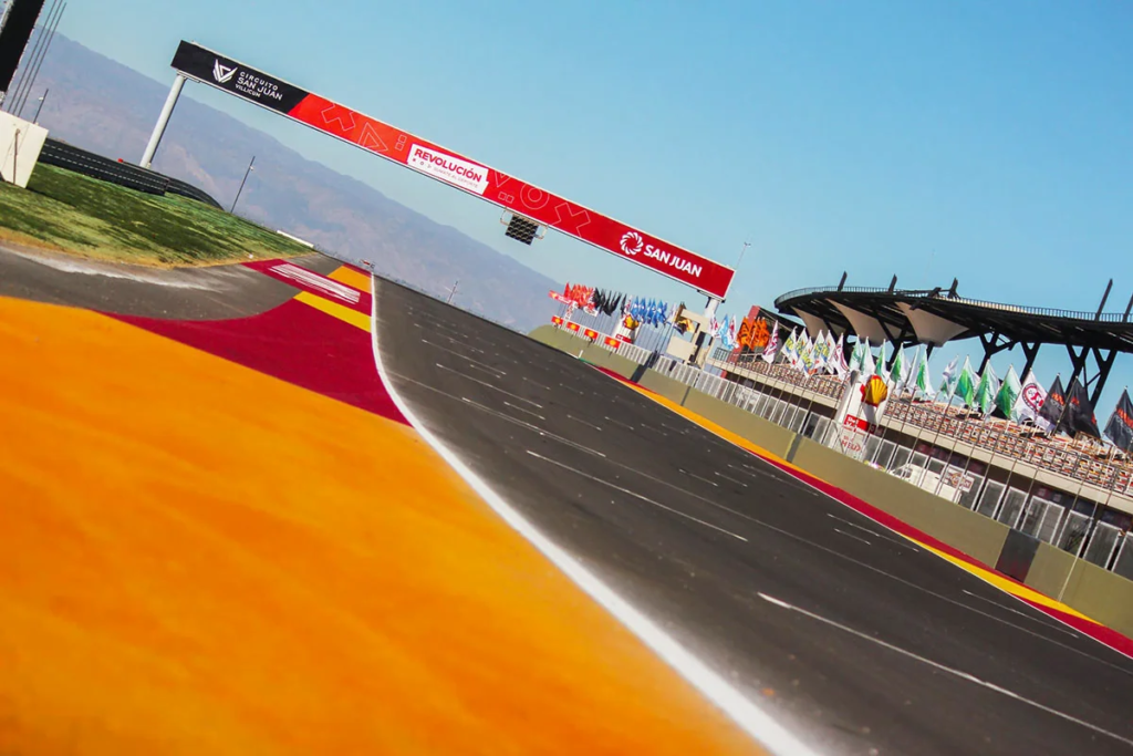 IAD - Instituto de Automovilismo Deportivo.